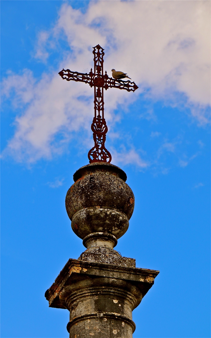 Détail de la croix monumentale - Eymet