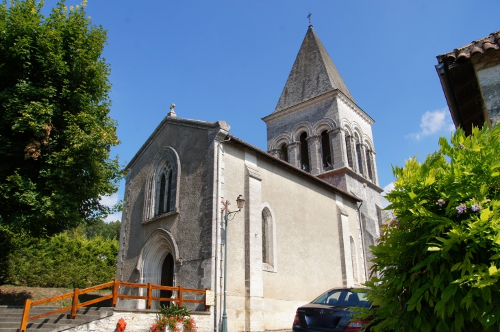 Eglise Saint-Pierre-ès-Liens, origine romane (choeur du XIIe siècle), restaurée au XIXe siècle. - Eyvirat