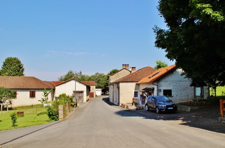 Le Village - Eyvirat