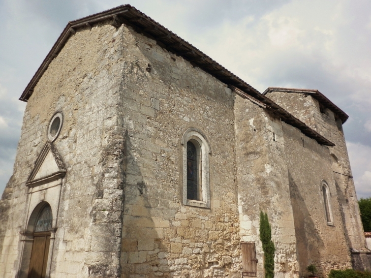 L'église romane fortifiée (MH). - Festalemps