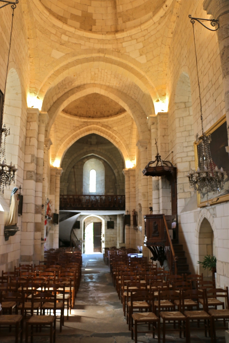 La nef vers le portail - Grand-Brassac
