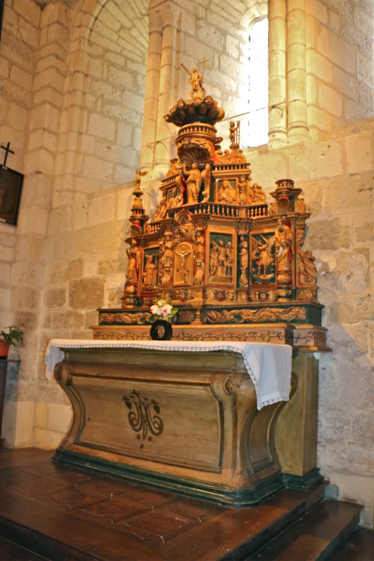 Le maître autel avec son retable du XVIIe siècle - Grand-Brassac