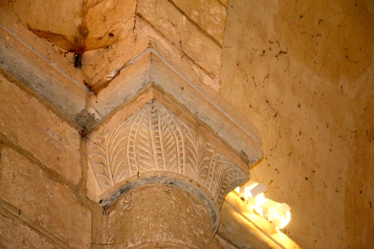 Chapiteau sculpté de la nef - Grand-Brassac