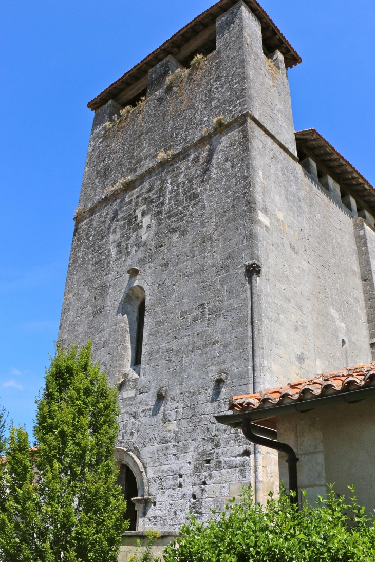 Le clocher fortifié de l'église Saint PIerre et Saint Paul - Grand-Brassac