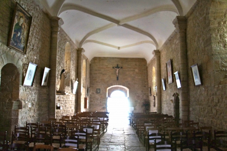 Eglise Saint Martin : La nef vers le portail. - Granges-d'Ans