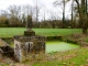 Ancien lavoir et fontaine de l'église Saint-front de Bruc