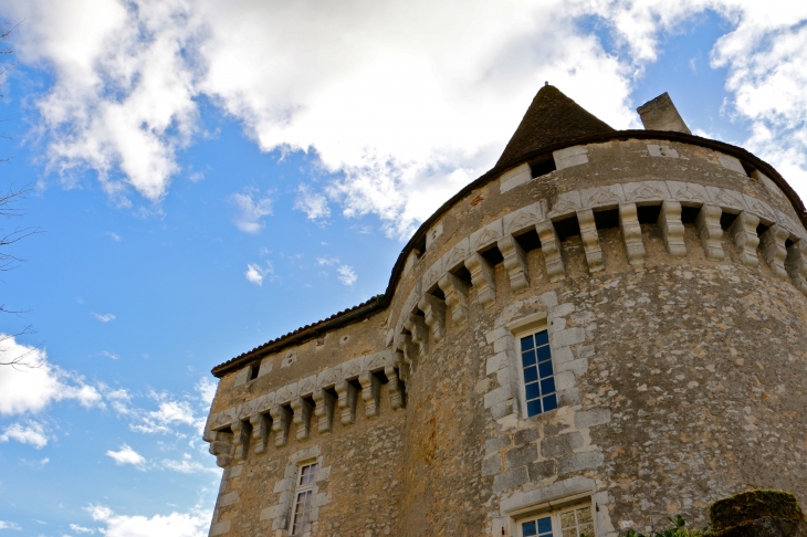 Le Château. - Javerlhac-et-la-Chapelle-Saint-Robert
