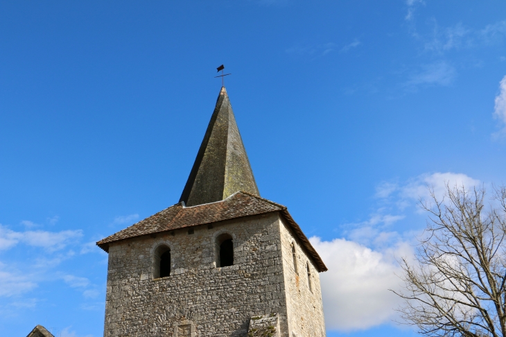 Le clocher de l'église Saint Etienne. - Javerlhac-et-la-Chapelle-Saint-Robert