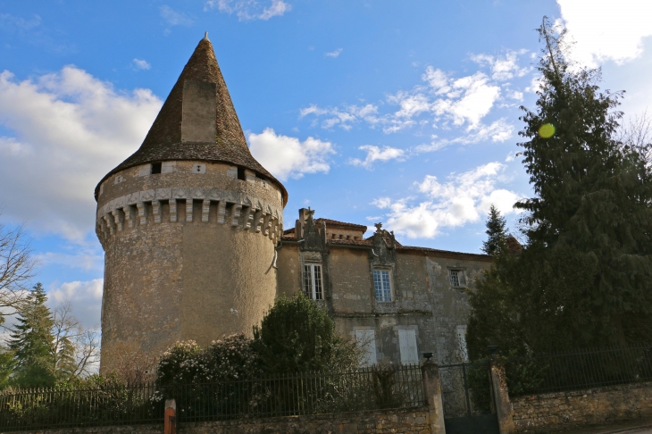 Le château du XVIe siècle. - Javerlhac-et-la-Chapelle-Saint-Robert