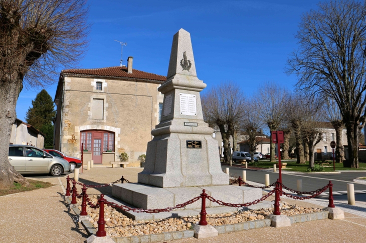 Le Monument aux Morts - Javerlhac-et-la-Chapelle-Saint-Robert