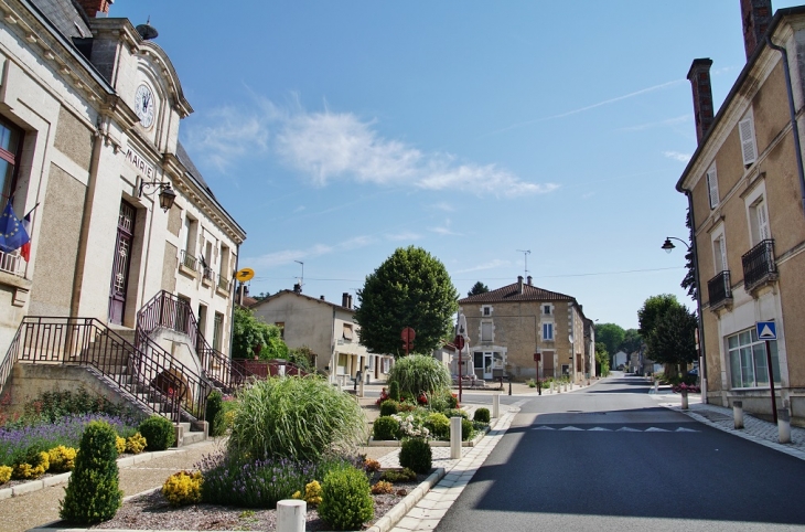 Le Village - Javerlhac-et-la-Chapelle-Saint-Robert