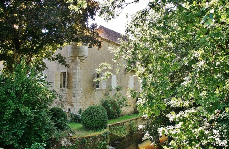 Le Château - Javerlhac-et-la-Chapelle-Saint-Robert