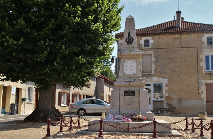 Monument-aux-Morts  - Javerlhac-et-la-Chapelle-Saint-Robert