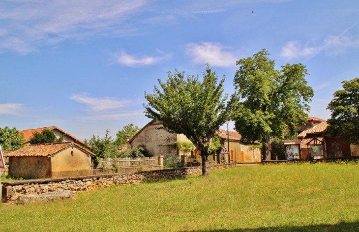 Le Village - Javerlhac-et-la-Chapelle-Saint-Robert