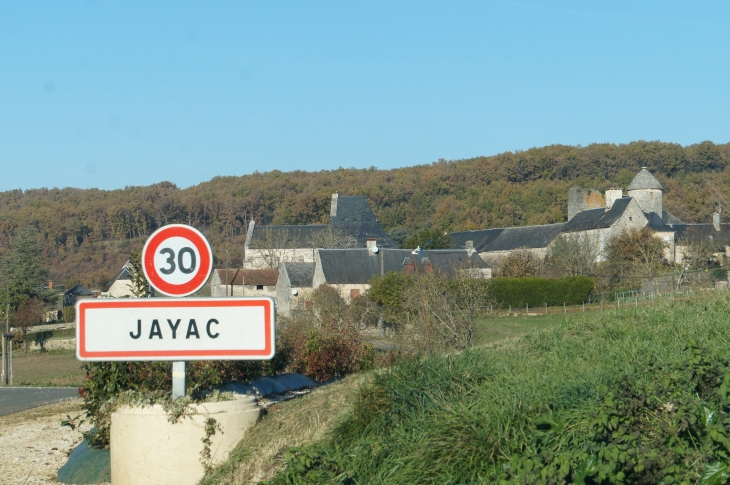 Autrefois : Géac en 1447. Le château fut incendié en 1790. - Jayac