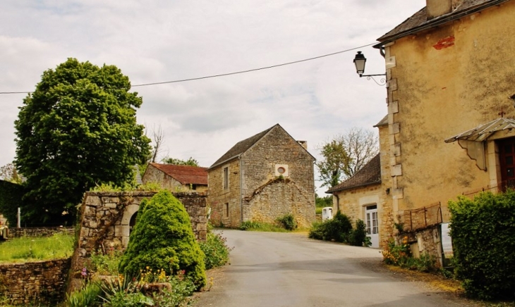 Le Village - Jayac