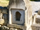 Petite niche à l'entrée de l'église de Saint Julien.