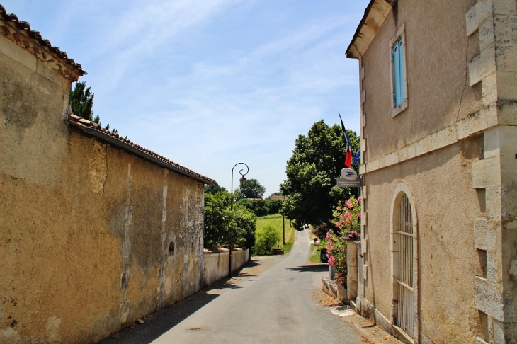 Le Village - La Chapelle-Gonaguet