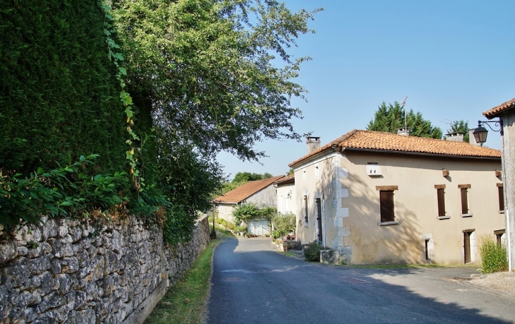 Le Village - La Chapelle-Montmoreau
