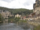 Un gabarre sur la Dordogne face au village.