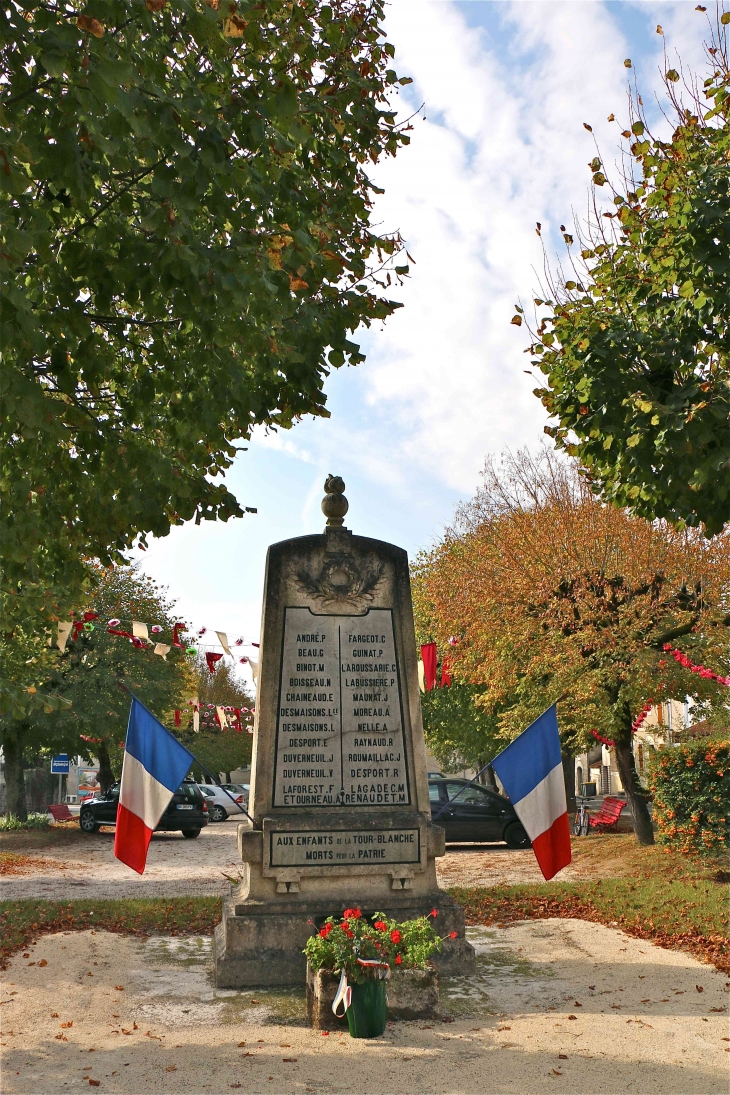 Le monument aux morts - La Tour-Blanche