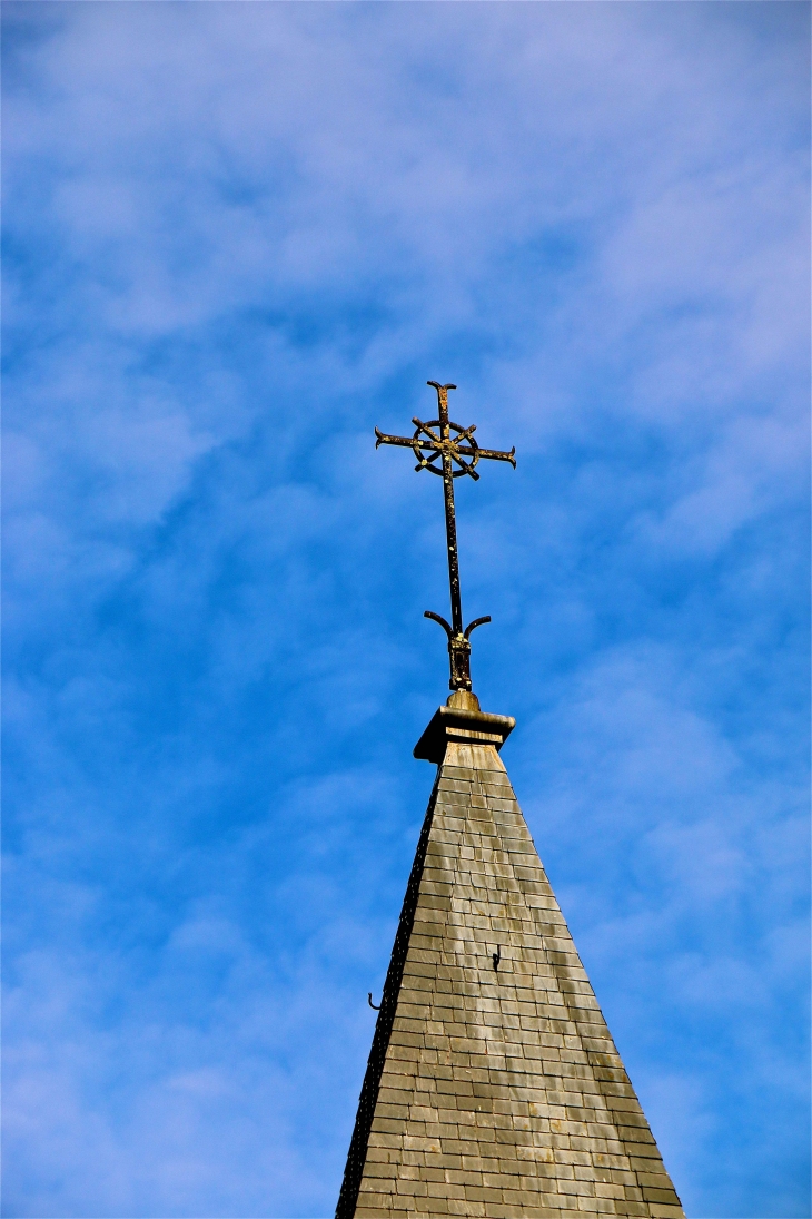La flèche de l'église notre dame de la recluse - La Tour-Blanche