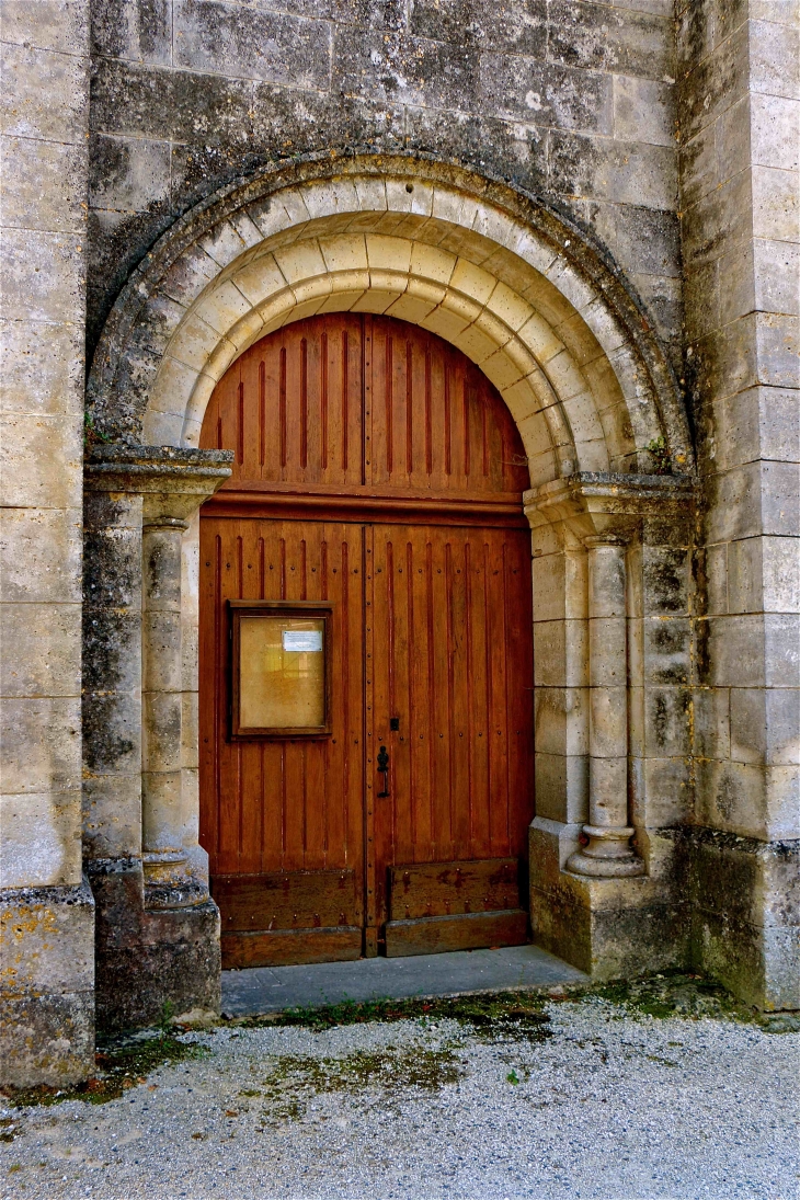 Le portail de l'église Notre Dame de la recluse - La Tour-Blanche