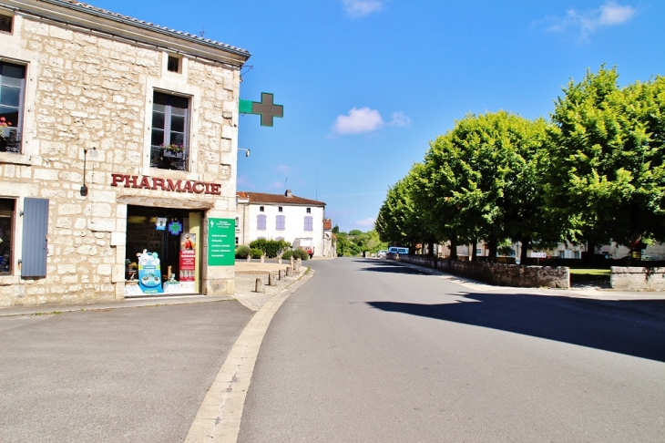 Le Village - La Tour-Blanche
