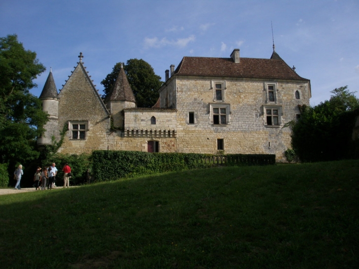 Le village. Le chateau de Bellegarde - Lamonzie-Montastruc