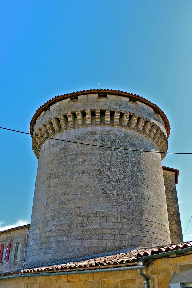 La tour du XVe siècle du château des Archevêques de Bordeaux - Lamothe-Montravel