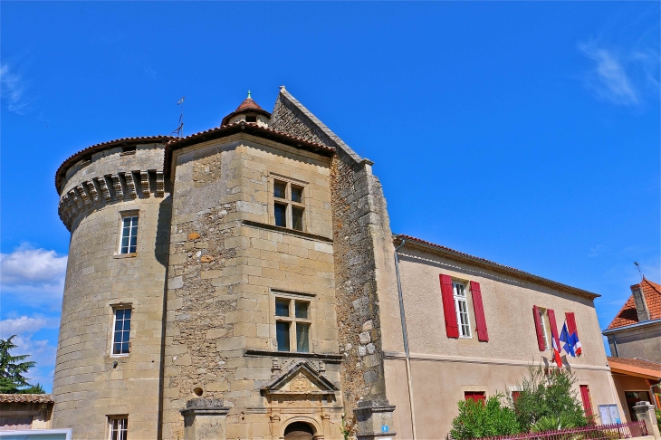 Château des Archevêques de Bordeaux et la Mairie - Lamothe-Montravel