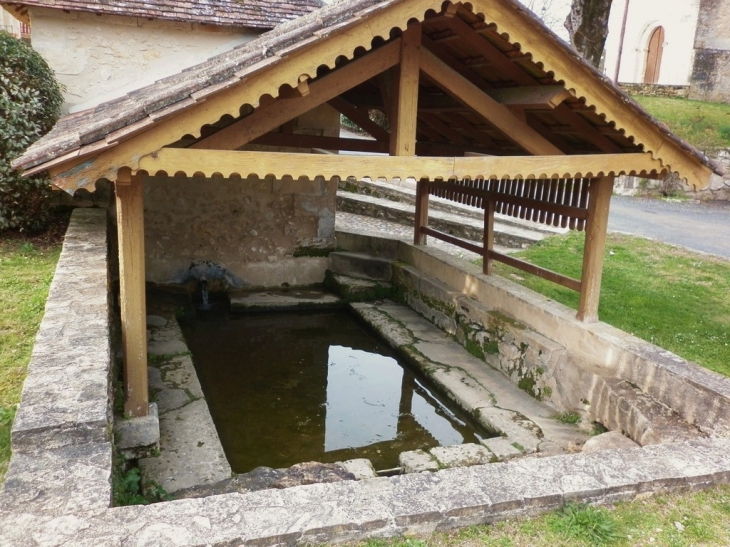 Photo à Laveyssière (24130) Le lavoir. Laveyssière, 61920