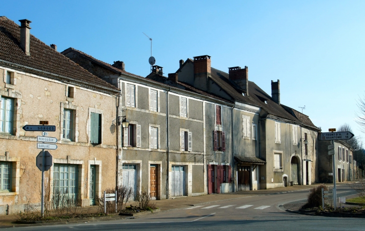 Les maisons du village. - Ligueux