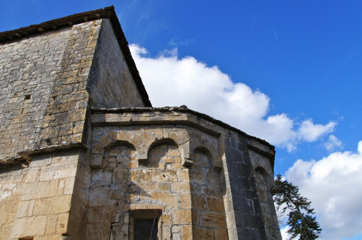 L'abside de l'église Saint Hilaire. - Limeyrat