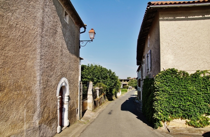Le Village - Lussas-et-Nontronneau