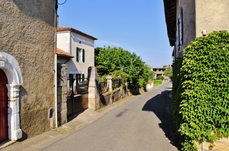 Le Village - Lussas-et-Nontronneau