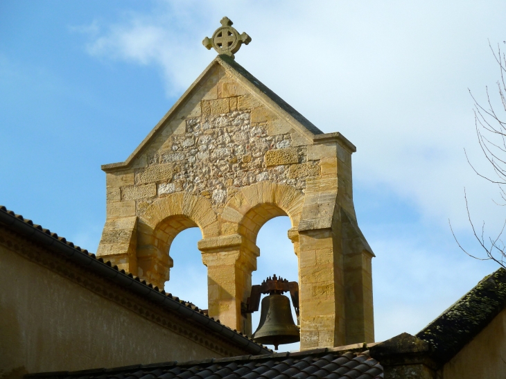 Détail : clocher-mur de l'église Saint-Martin. - Monbazillac