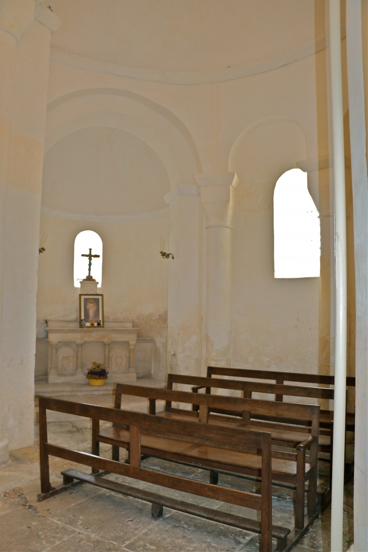 Chevet trilobé, petite chapelle à droite - Montagrier