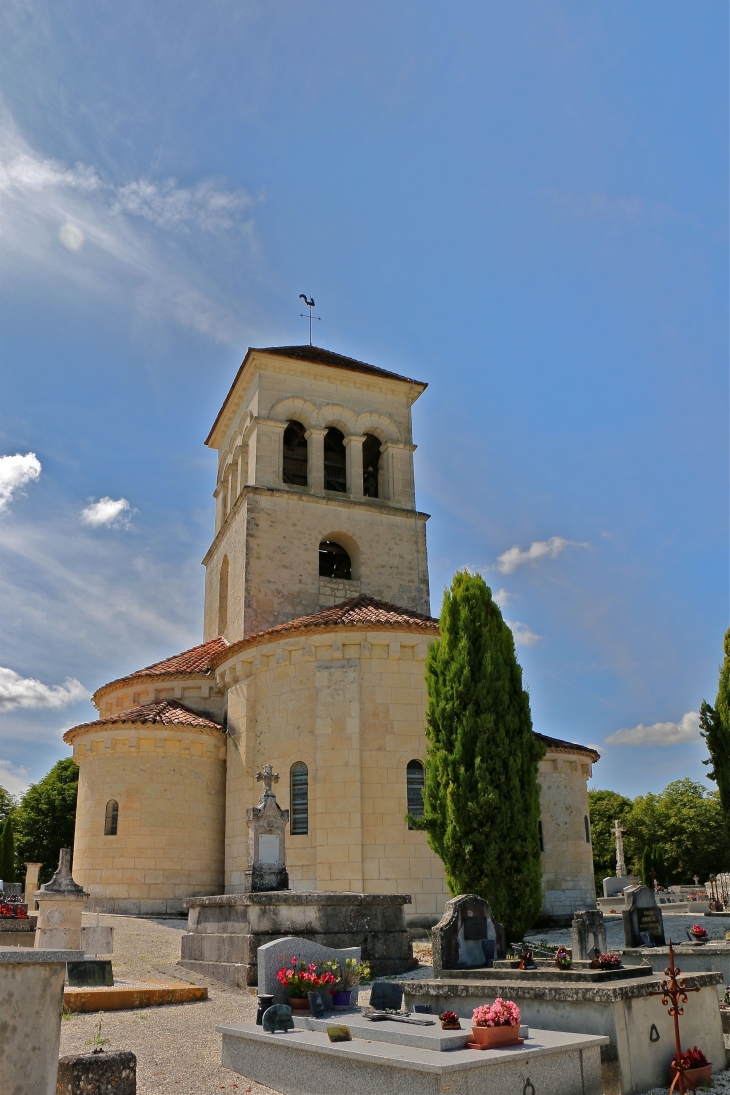 Eglise-sainte-madeleine: abside encadrée de deux absidioles (époque romane). - Montagrier