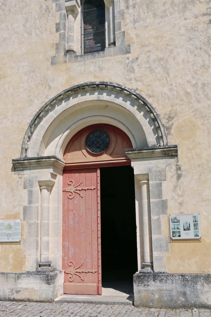 Portail de l'église sainte Madeleine - Montagrier
