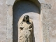 Chapelle Saint Sicaire : sculpture en façade elle provient de l'ancienne église date du XIIIe siècle