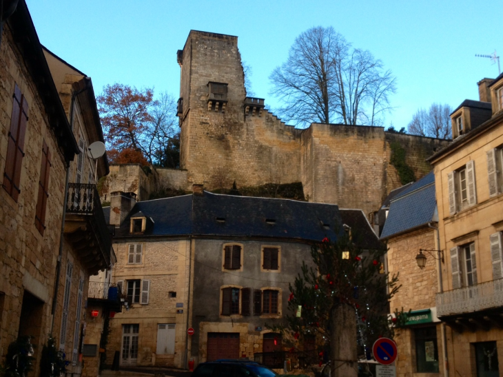 Ruines du château féodal. - Montignac