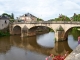 Vue sur le pont de Montignac, bâti en 1776-1777, avec ses avant-becs.
