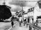 Photo suivante de Montpon-Ménestérol Place de l'église, vers 1910 (carte postale ancienne).