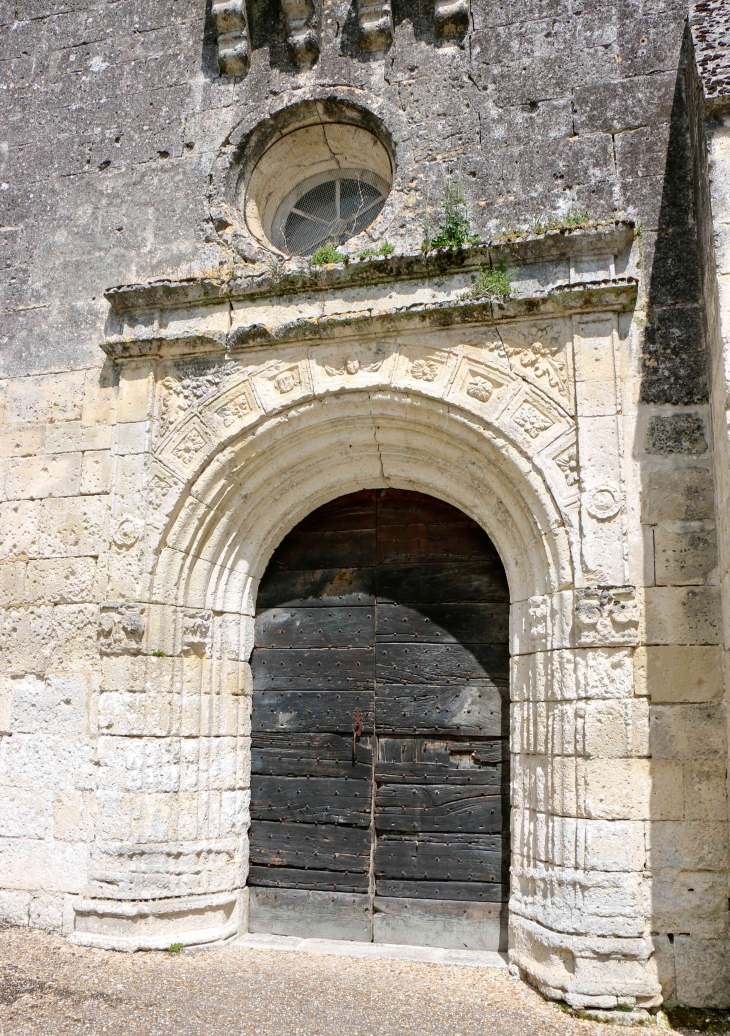Portail renaissance sculpté de l'église Saint Etienne de Nanteuil de Bourzac. - Nanteuil-Auriac-de-Bourzac