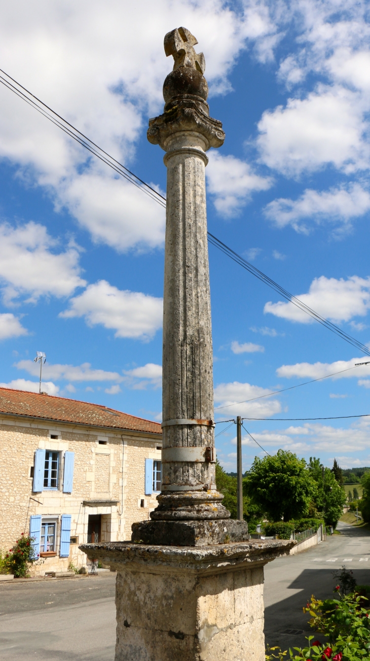 Croix Hosannaire du village de Nanteuil. - Nanteuil-Auriac-de-Bourzac