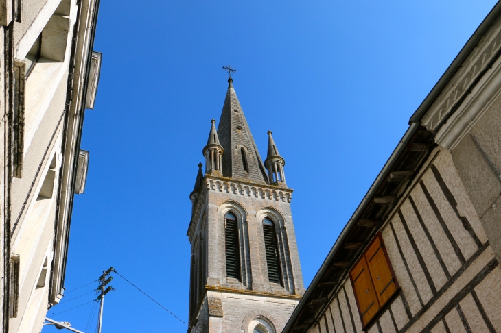 Clocher de l'église Notre Dame. - Nontron