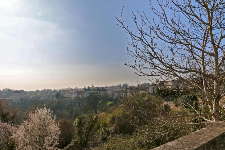 Vue sur le Ville. - Nontron