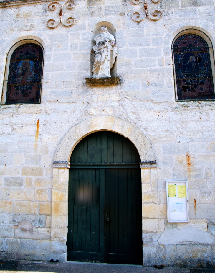 Le portail de l'église Notre-Dame-des-Vertus. - Notre-Dame-de-Sanilhac