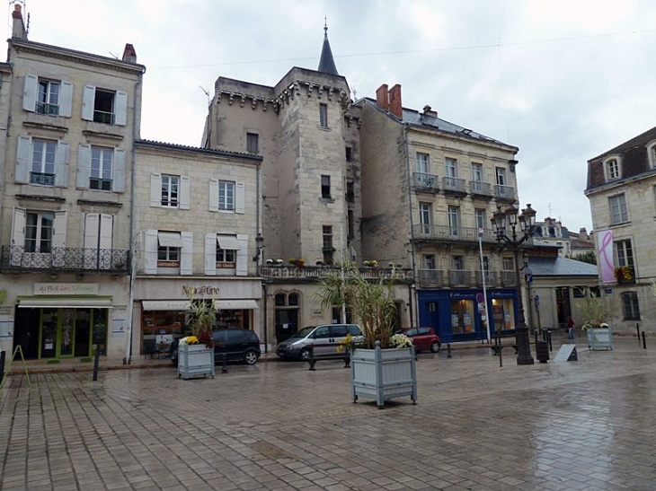 Place de l'hôtel de ville - Périgueux